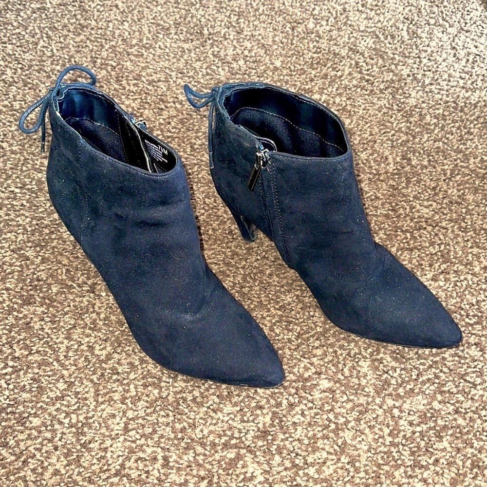 Bandolino-Kayden Women's Black Side Zip Pointed Toe Back Lace Up Booties 7.5